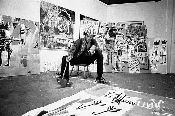 Jean Michel Basquiat Pintando seus quadros (2)